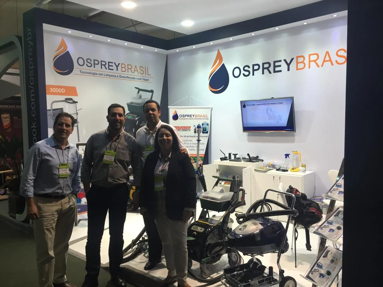 Estande da Osprey Brasil com soluções tecnológicas para limpeza profissional e conservação predial